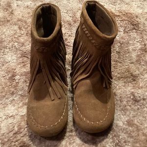 Fringe moccasins